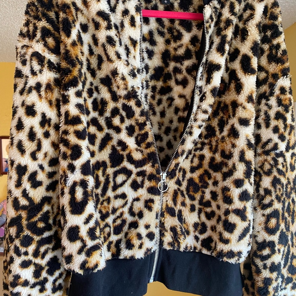 Fluffy jacket - Picture 3 of 9
